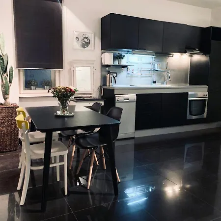Downtown Apartment *