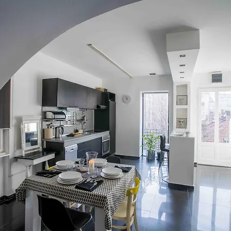 Downtown Apartment *